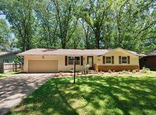856 S Devonshire Dr, Springfield, MO 65802