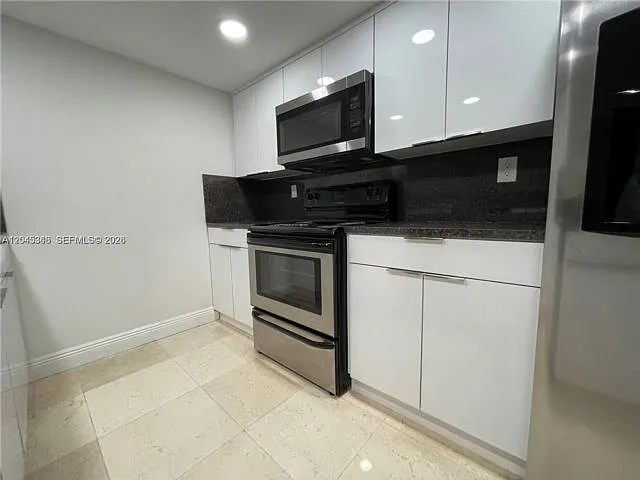 3756 NE 166th St — Photo 4
