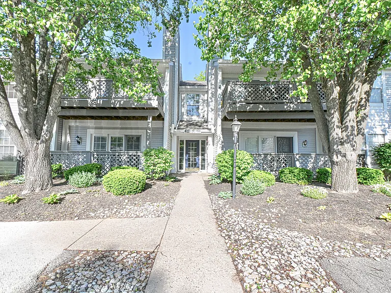 3021 Stratford Ct #1 — Photo 37