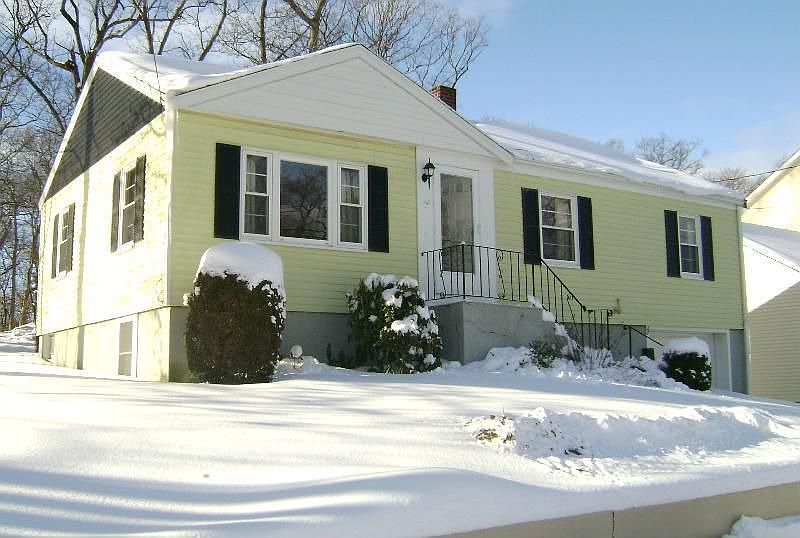 2nd image of 27 Sandra Ln