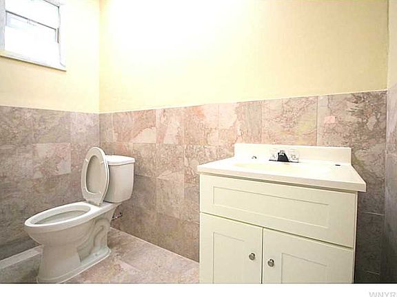 5th image of 442 Connecticut St