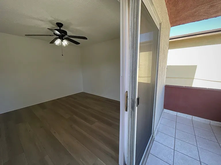7424 Haskell Ave — Photo 25