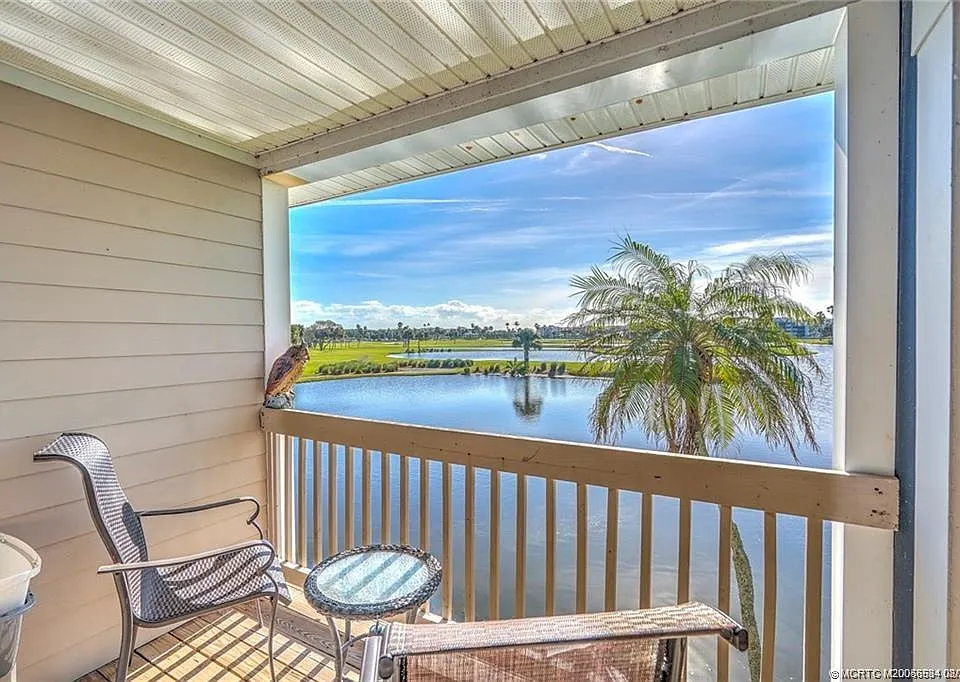 310 NE Golfview Cir