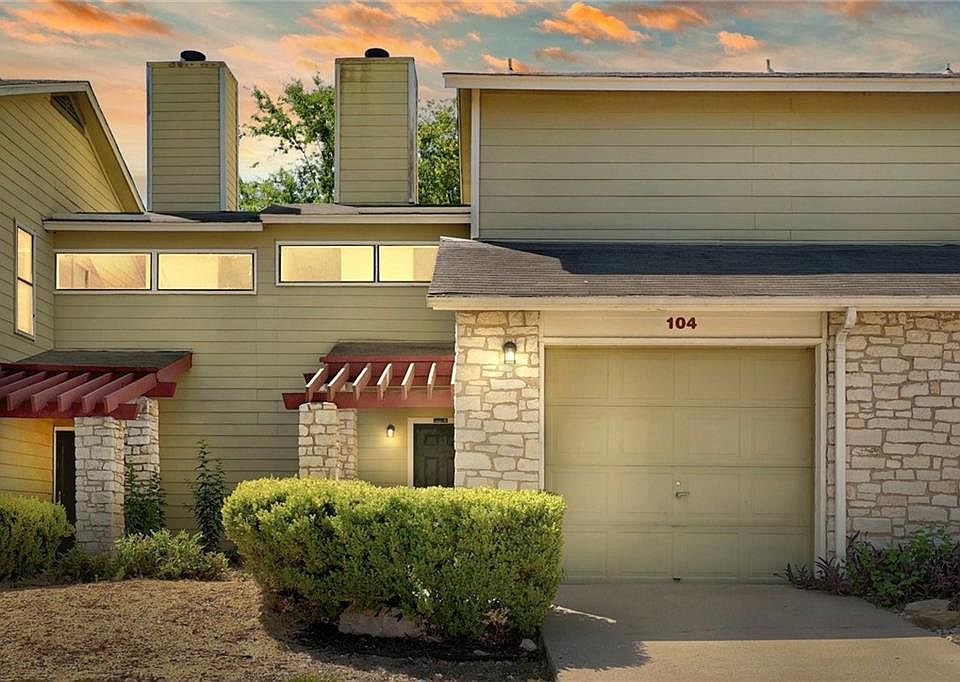1st image of 512 Eberhart Ln APT 104