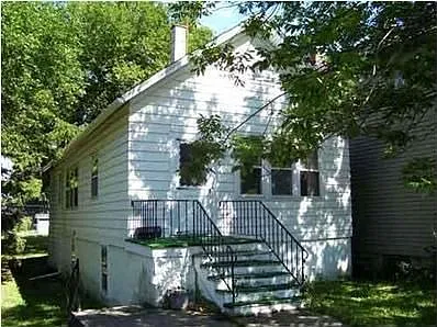 109 Ash St photo 1
