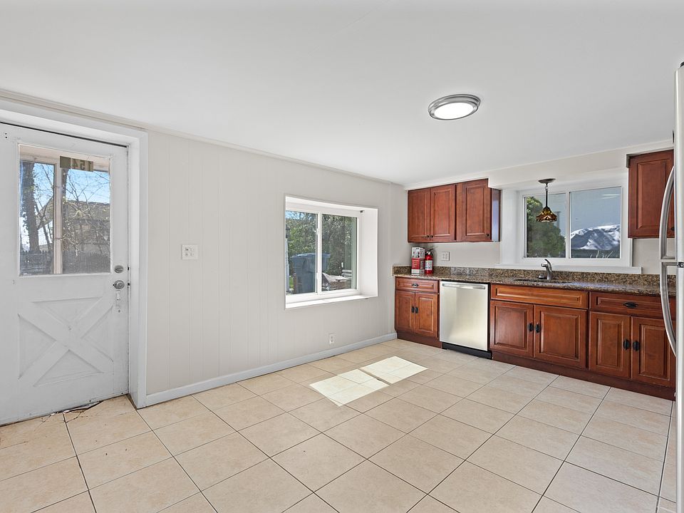 1st image of 154 Ames St