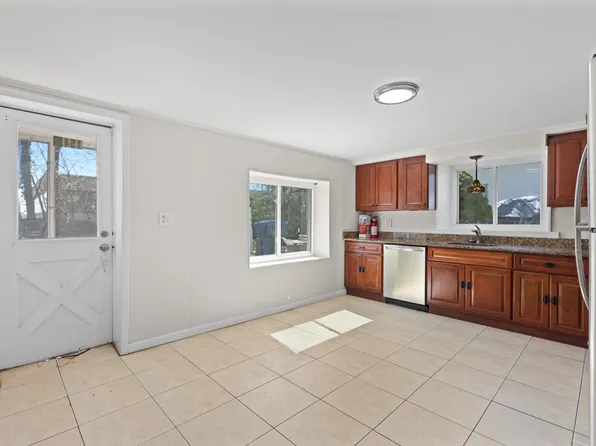 154 Ames St, Hackensack, NJ 07601