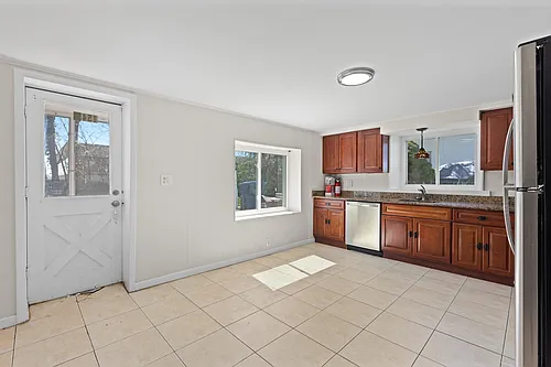 154 Ames St Photo 1