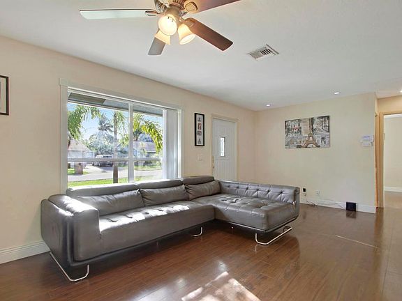 5th image of 4955 Collesium Dr