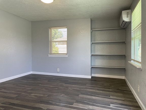 4th image of 4313 Harrisburg Blvd #11