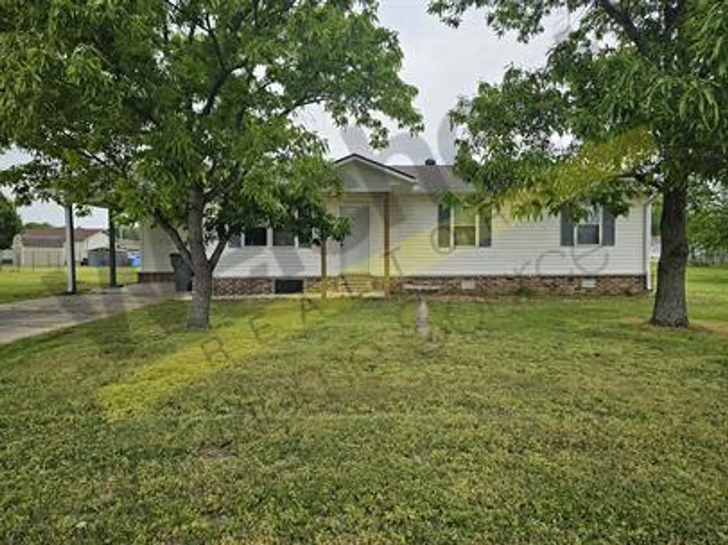 3 bedroom, 2 bath home in Center Hill — Photo 1