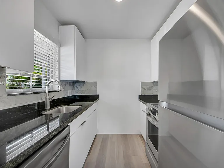 570 NE 68th St #8 — Photo 10