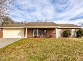 3002 Country Meadows Ln, Maryville, TN 37803