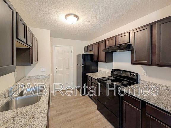 3rd image of 2022 Saint Clair St