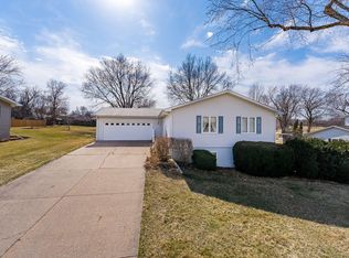 2614 Bidwell Rd, Muscatine, IA 52761