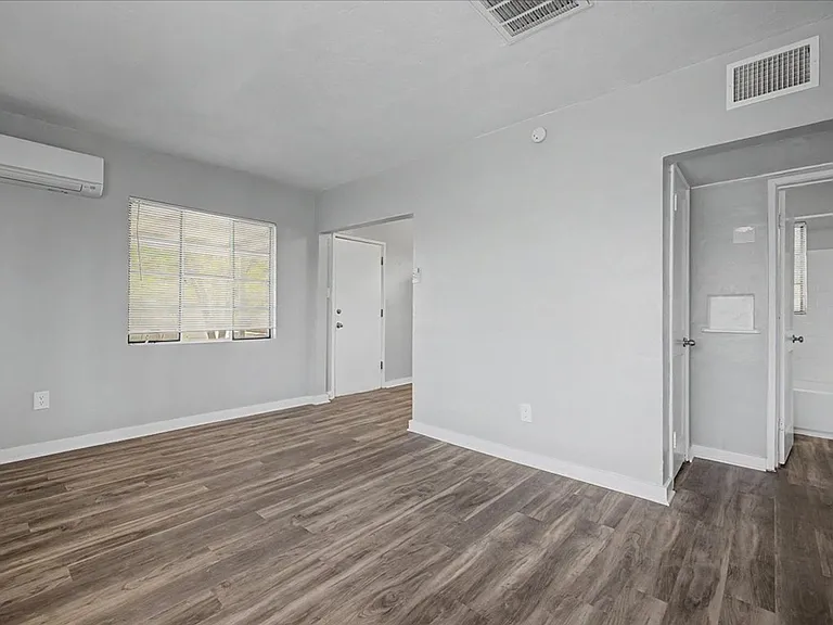 2116 N Forgeus Ave #B — Photo 7