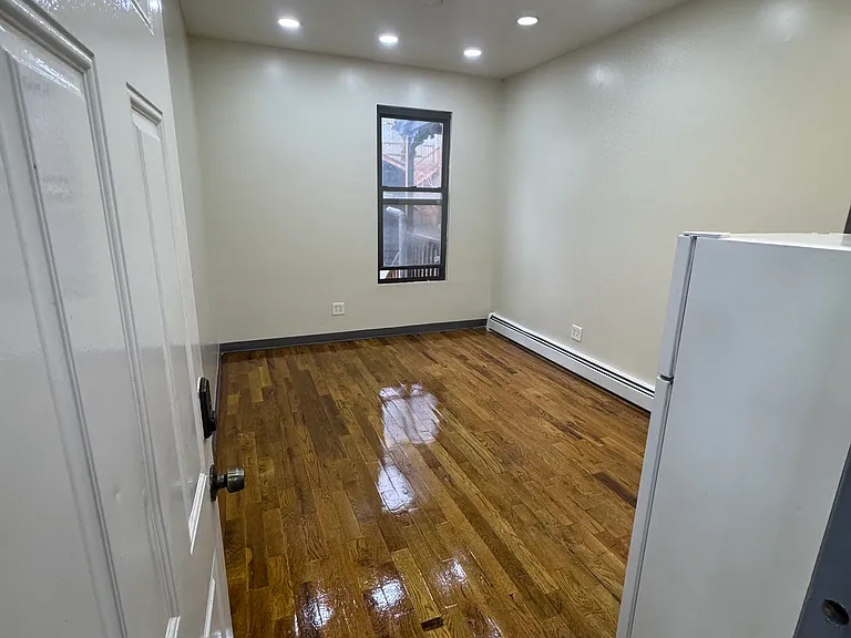 154 Clarence St #3 — Photo 4