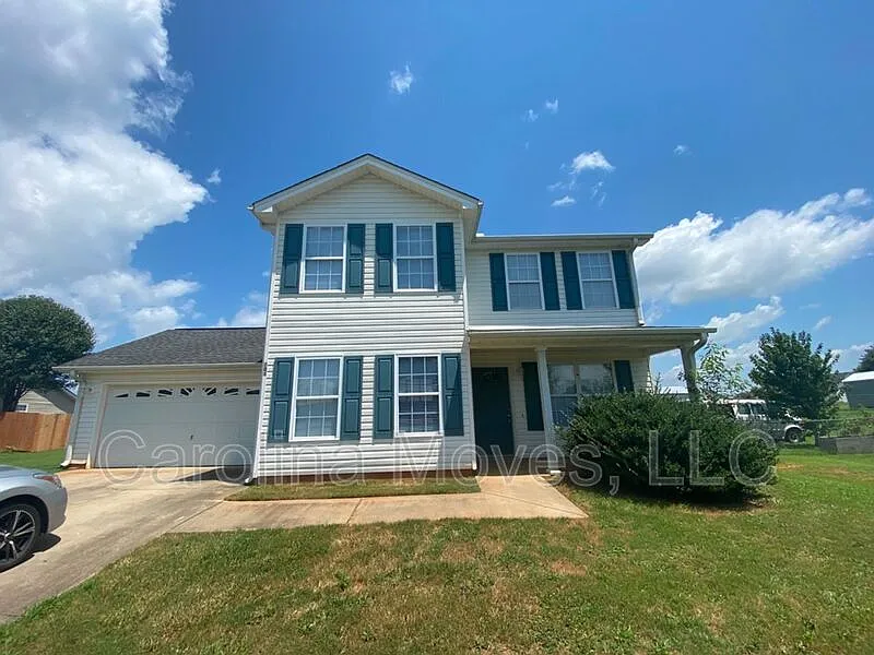 3 bed, 2.5 bath, 1800 sqft, $1,675 — Photo 1
