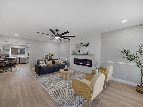 4th image of 1050 Meadowlark Dr
