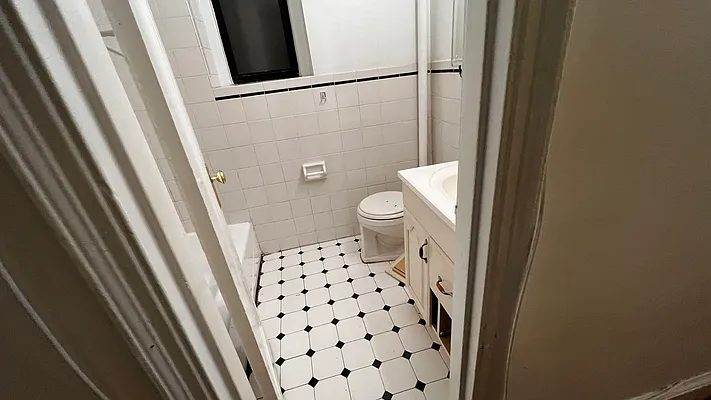 Rented by HOLTON REAL ESTATE INC. | media 21