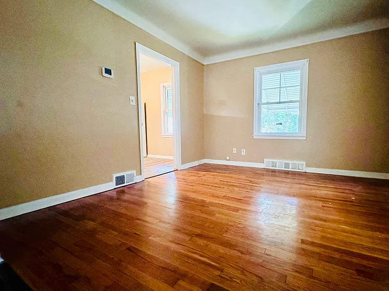 927 Selwyn Rd — Photo 13