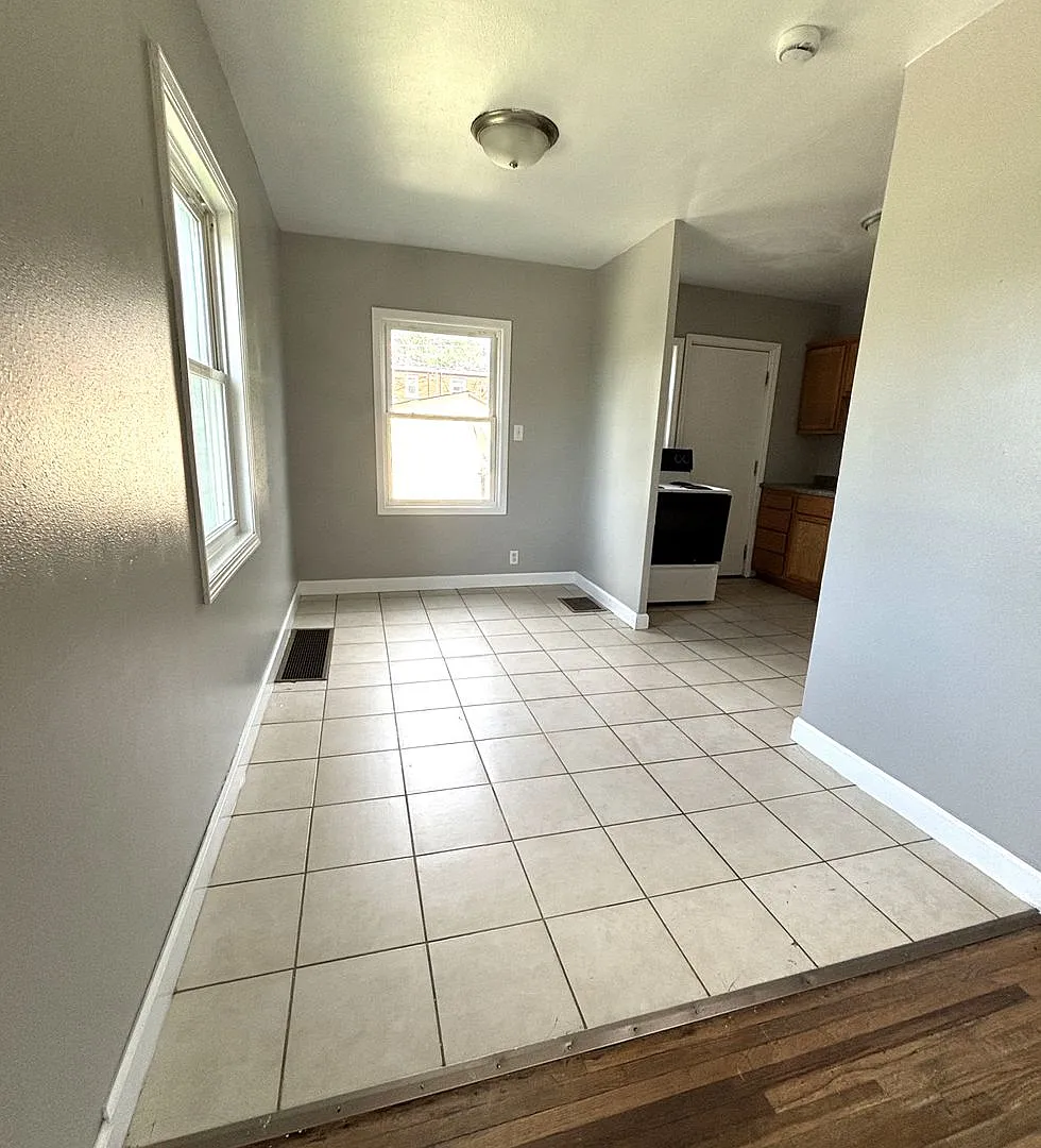 **Rent Recently Reduced!! ** Spacious 2 Bedroom Townhouse For Rent!! — Photo 1