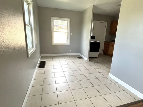 1254 W Mullan Ave, Waterloo, IA 50701