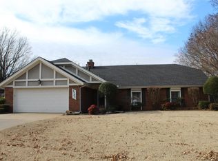 2703 Fort Davis Dr, Muskogee, OK 74403