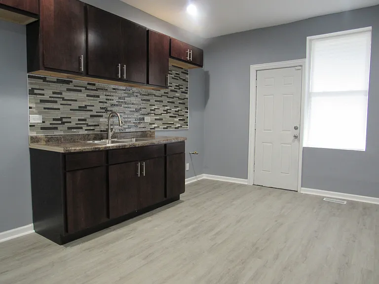 4940 W Van Buren St #1 — Photo 2