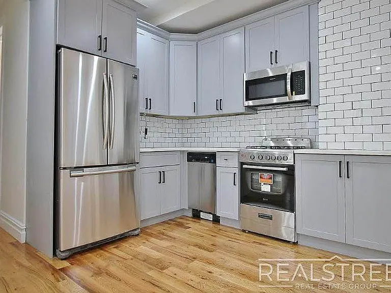 1576 Lincoln Pl #1R — Photo 3