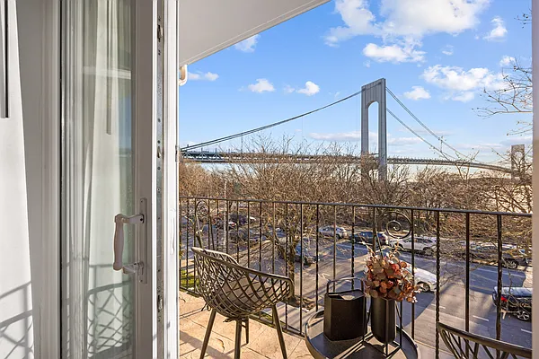 Sold by REMAX Elite | media 15