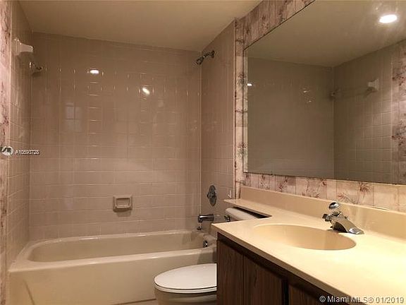 4th image of 1524 Whitehall Dr APT 403