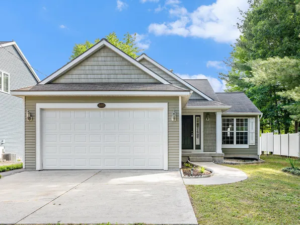 8100 Shenandoah Ln, Howard City, MI 49329