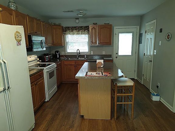 3rd image of 102 Brandywine Dr NE APT D2