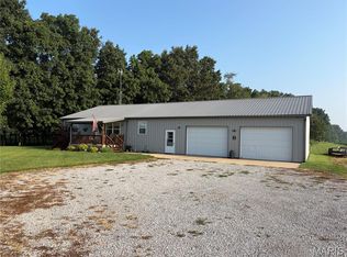 9621 Branch Rd, Oakdale, IL 62268