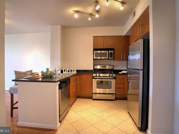 4th image of 1021 N Garfield St APT 534