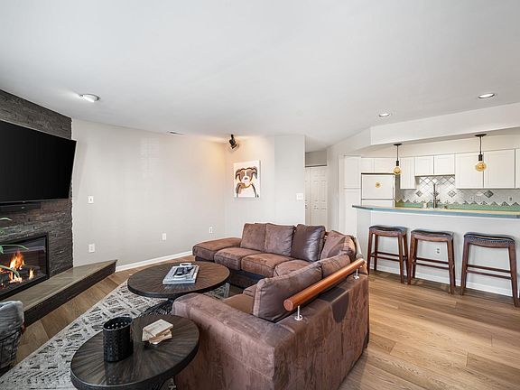 5th image of 74 Trotters Ln #810