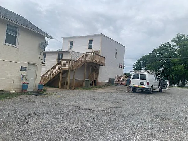 2 bed, 1.0 bath, 1012 sqft, $1,100 — Photo 2