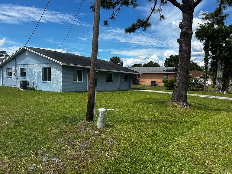 909 Midway St — Photo 16