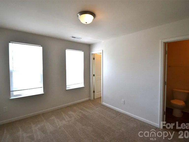 843 Plaza Walk Dr — Photo 15