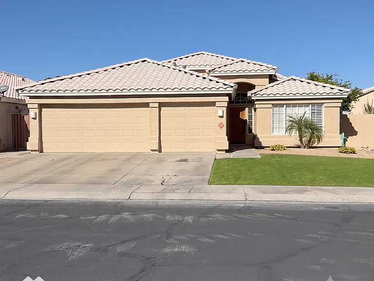6628 W Louise Dr — Photo 1