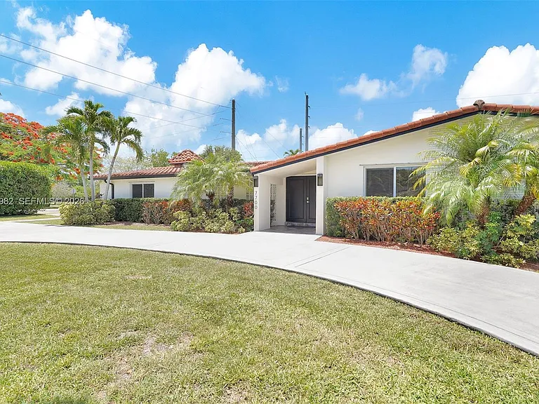 7700 SW 139th Ter — Photo 32
