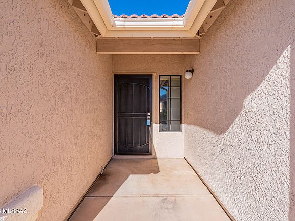 4th image of 700 W Oakley Pl