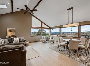 4607 Scenic Dr, Yakima, WA 98908