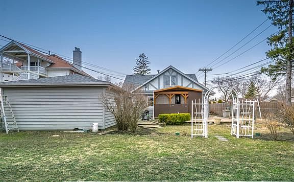 3rd image of 2601 Eisenhower Dr
