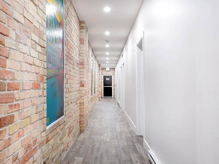 537 Talbot St — Photo 8