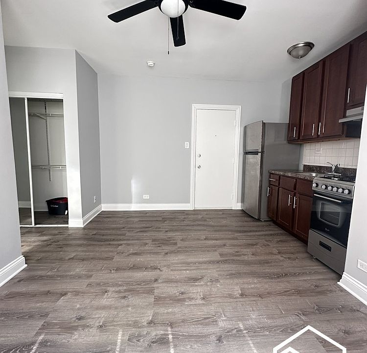 1st image of 4758 N Maplewood Ave #211