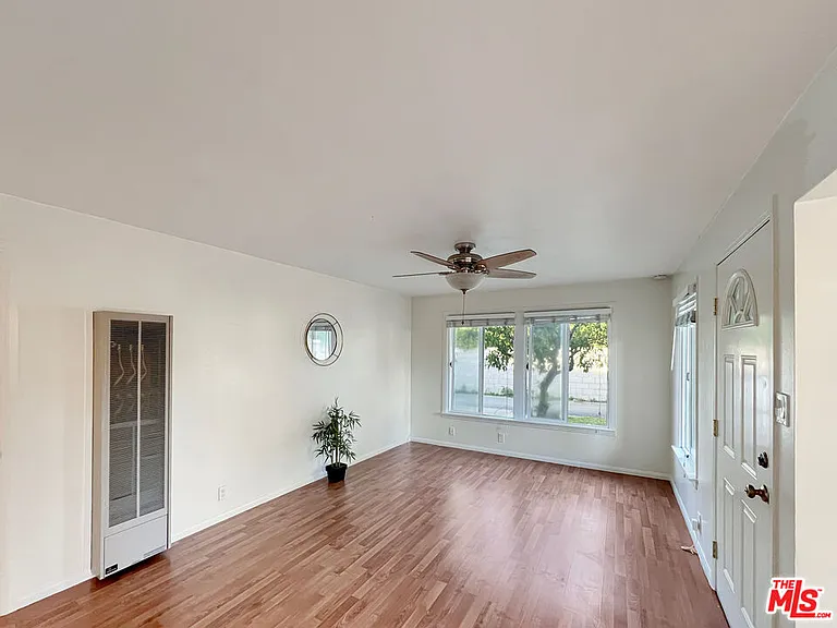 8905 Nogal Ave — Photo 2