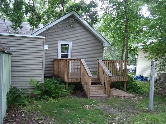 921 4th Ave NE — Photo 2