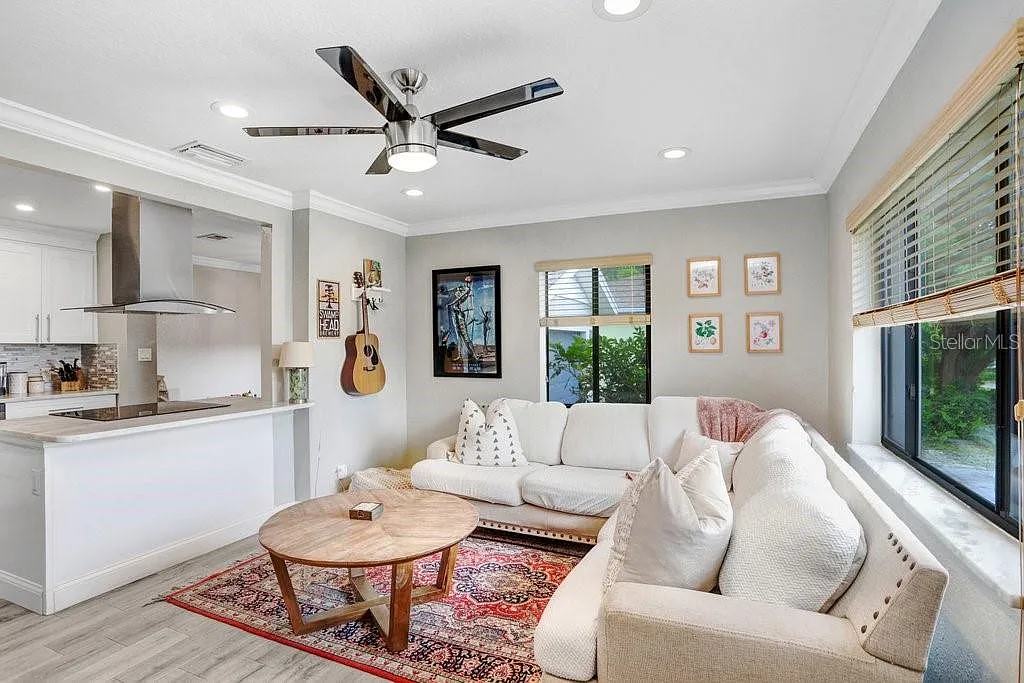 3 bed, 2.0 bath, 1406 sqft, $2,950 — Photo 3